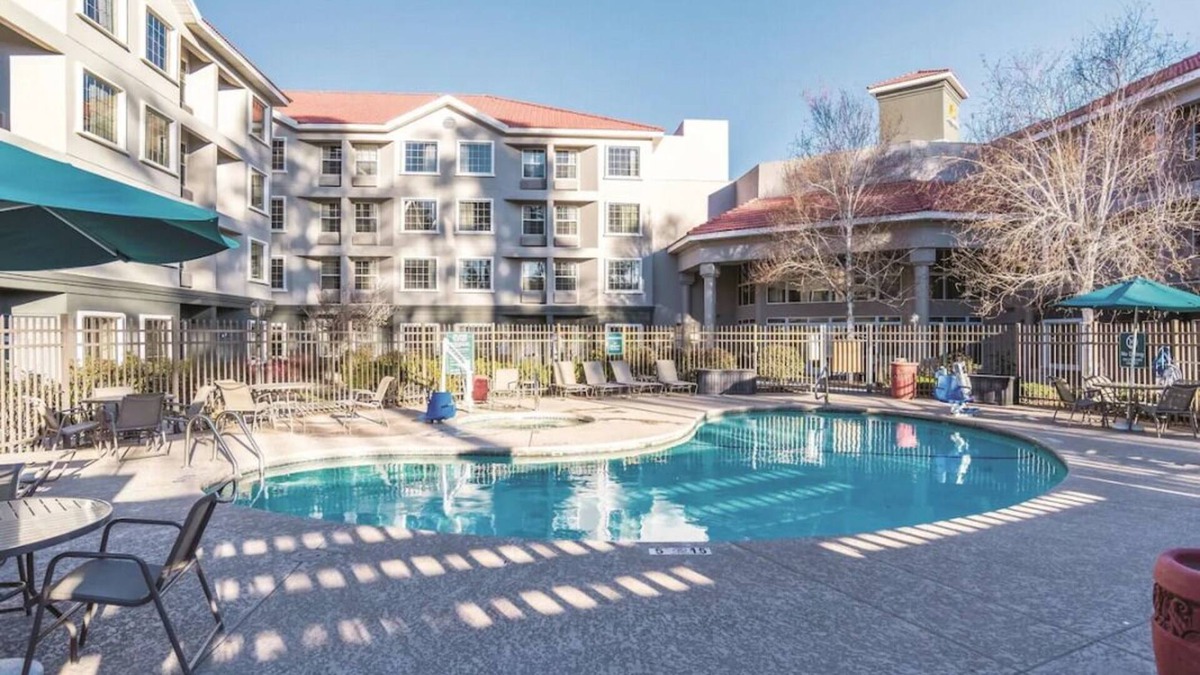 Woodlands Village House | Everything You Need For The Perfect Vacation! 3 Great Units, Free Parking