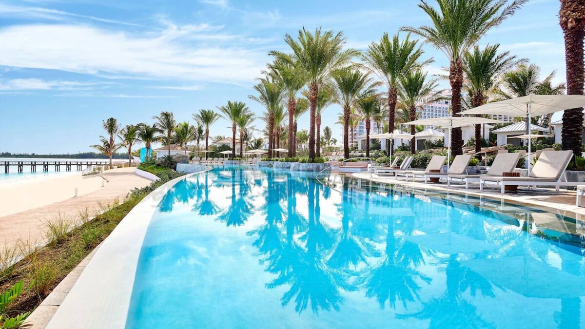 Nassau Hotel | Everything You Need For The Perfect Vacation! Pools and Water Park! Pets Allowed