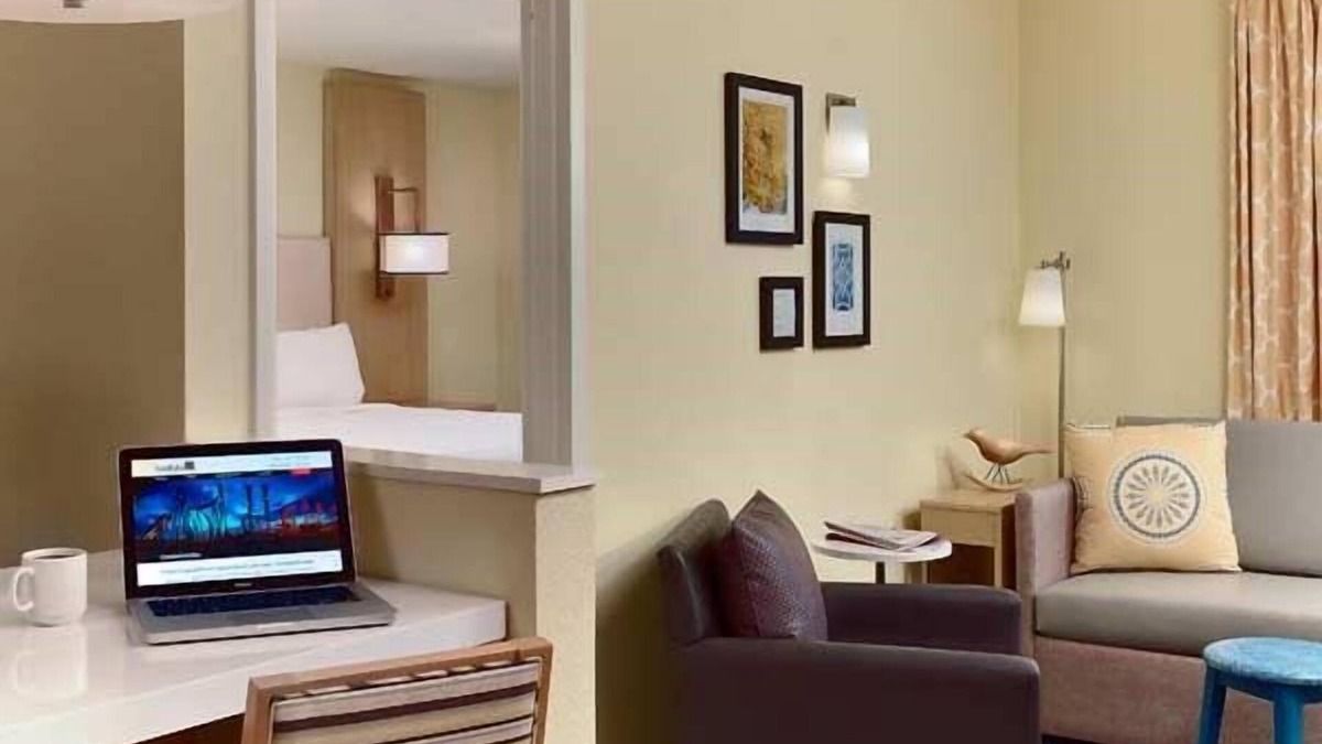 Andover Hotel | Everything You Need For The Perfect Vacation! Pets are Welcome! Parking, Pool!