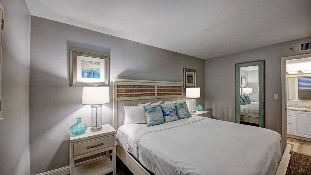 Captiva Hotel | Everything You Need For The Perfect Vacation! Free Parking, Beach and Pool