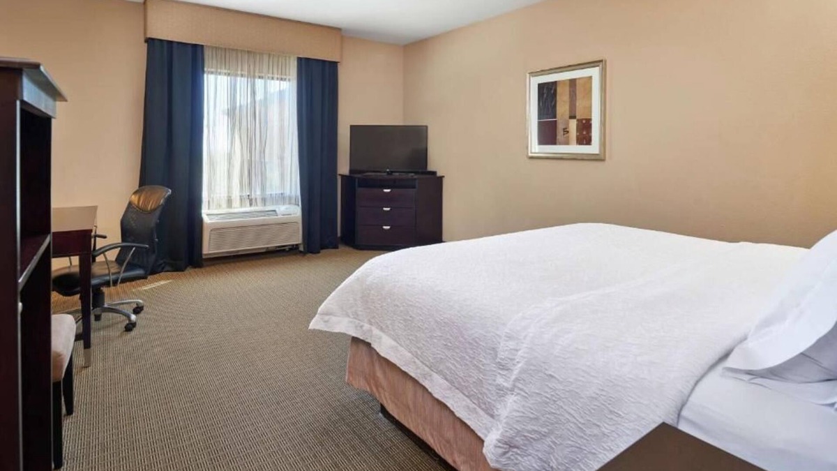 Decatur Hotel | Everything You Need For The Perfect Vacation! 2 Relaxing Units, Free Breakfast!