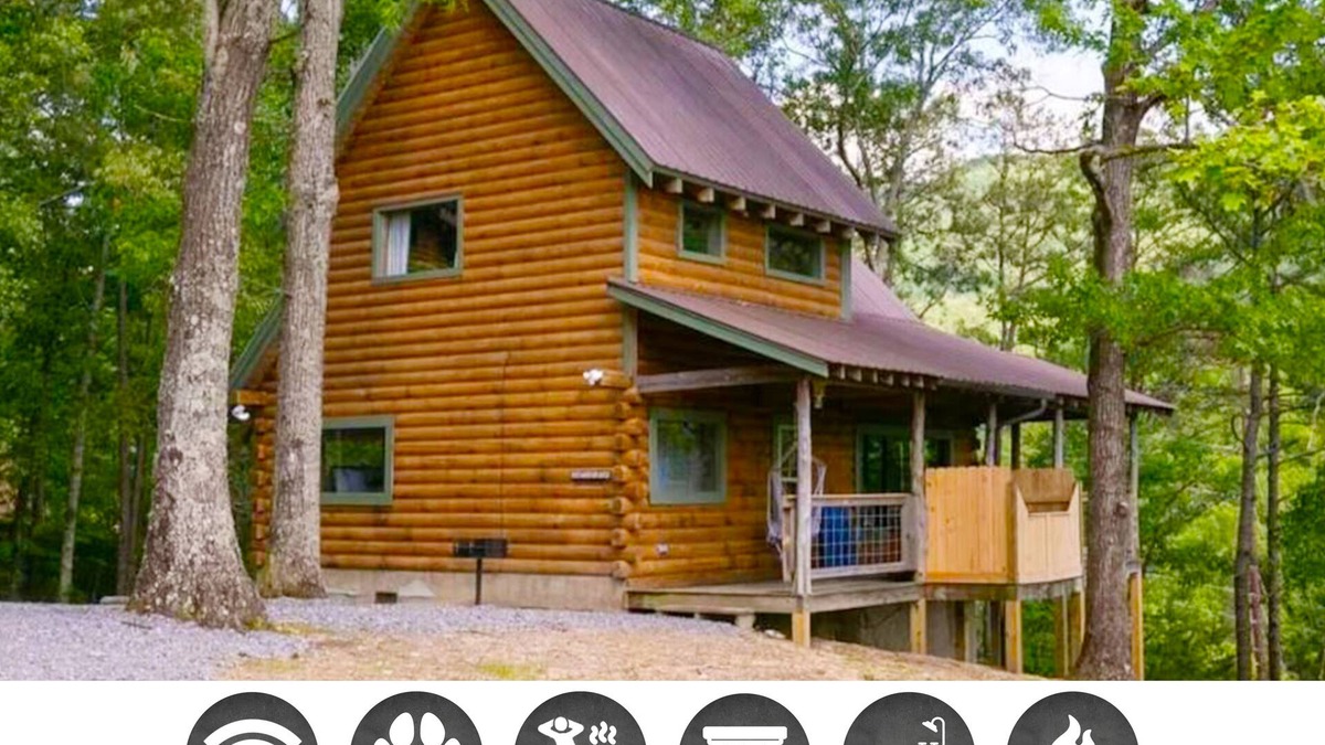 Townsend Cabin | Evie's Mountain Castle: Pet Friendly, Free Attraction Tickets, Hot Tub & Close to Cades Cove