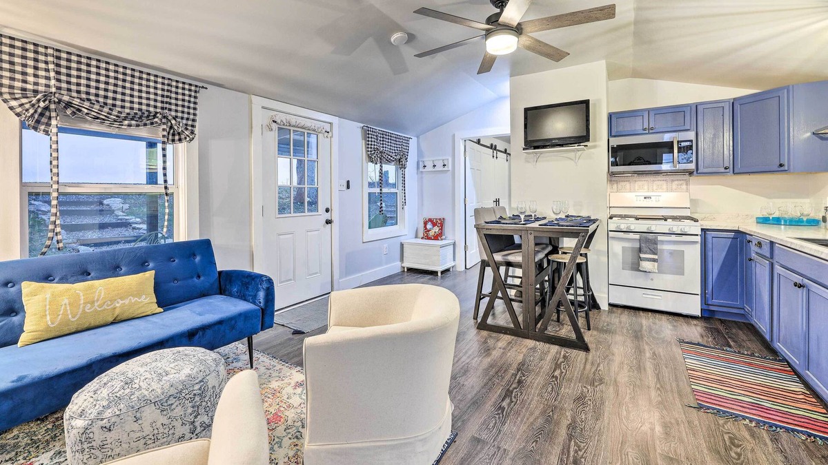 Elizaville Cottage | Ewing Cottage Escape w/ Deck & Fire Pit!