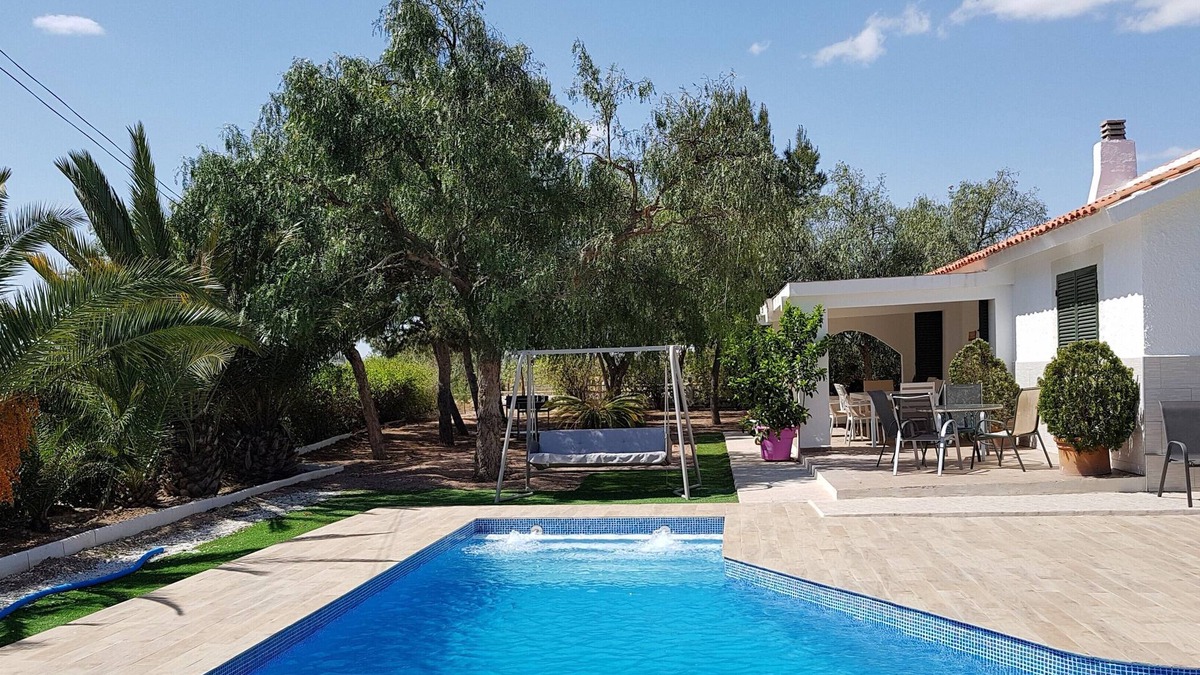 Alicante Ski Chalet | Excelent house in front of Golf filds/privat pool