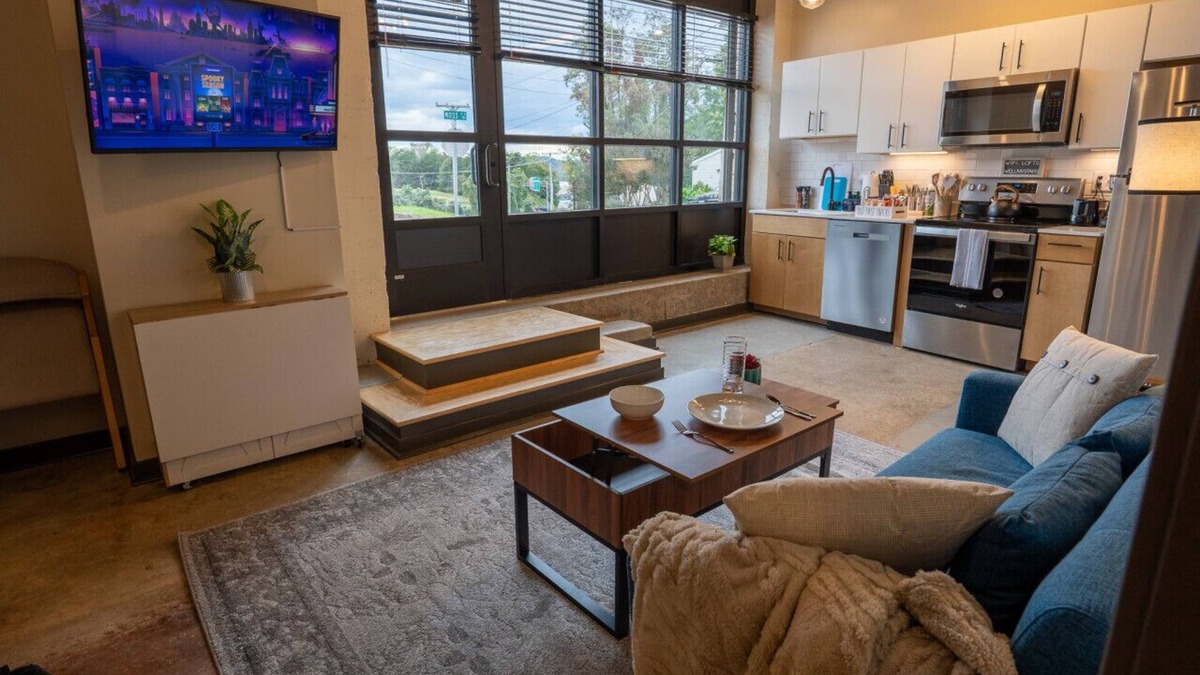 Martinsville Apartment | Excellent 2BR Apartment Uptown - Walkable - Safe