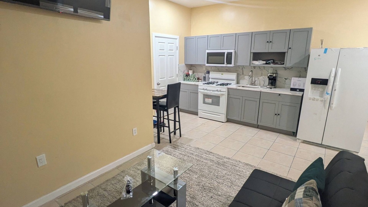 Forest Hill Condo | Excellent 4-bedroom condo with AC in vibrant Newark