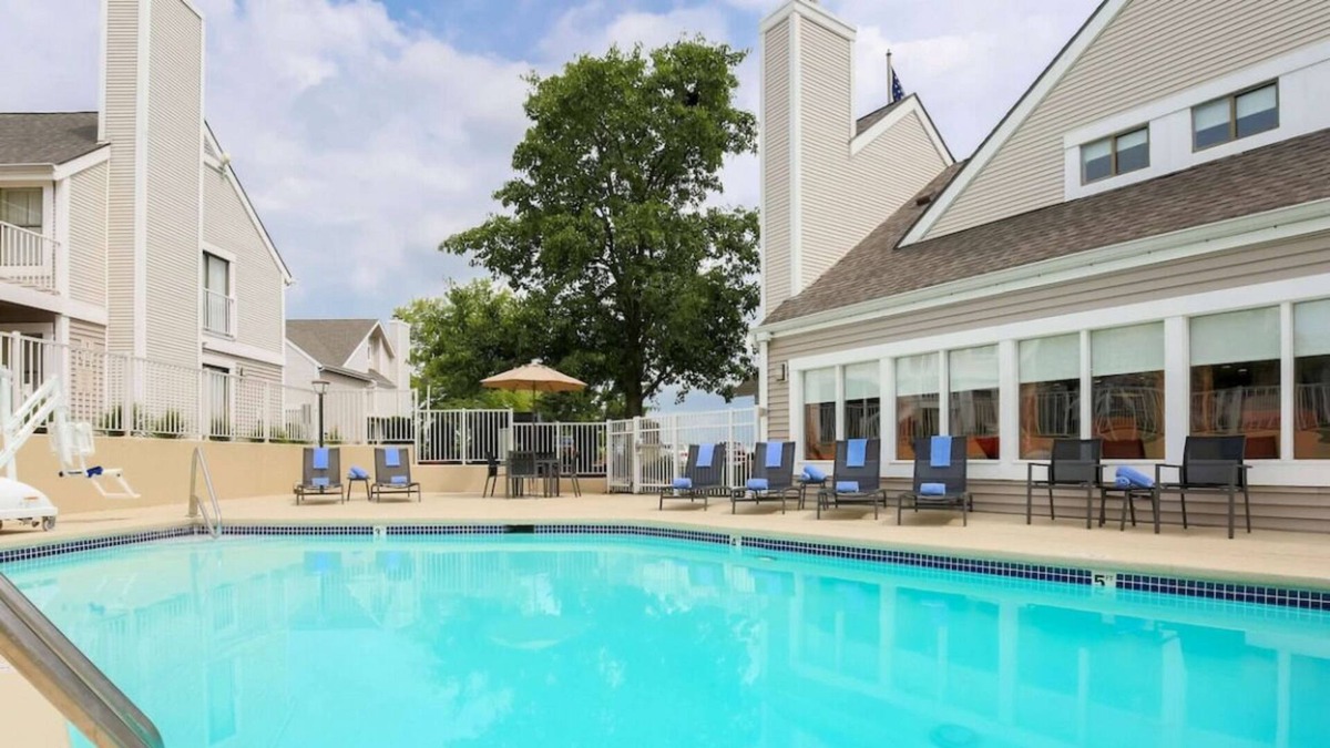 Sharonville House | Excellent Amenities! Full Kitchen, Pool, FREE Parking and Grab-&-Go Breakfast!