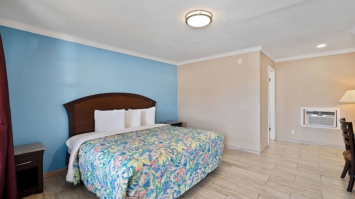 Beeville House | Excellent Choice! With Free Parking, Pets are Welome!