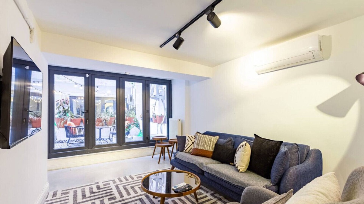 Cihangir Apartment | Excellent Flat with Lovely Backyard in Cihangir