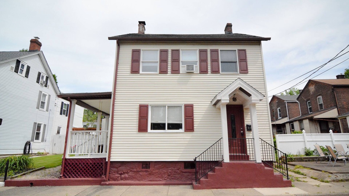 Bethlehem House | Excellent Location, Family Friendly, Walk to Main St, Close to everything