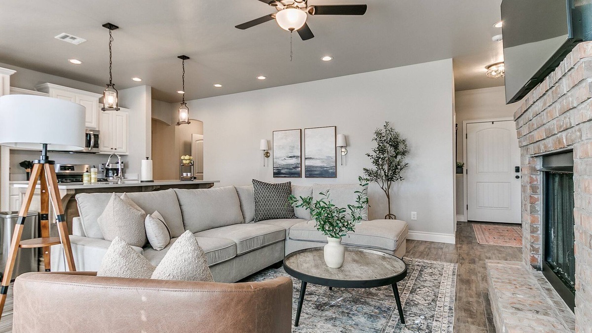 Yukon House | Excellent new home in wonderful neighborhood