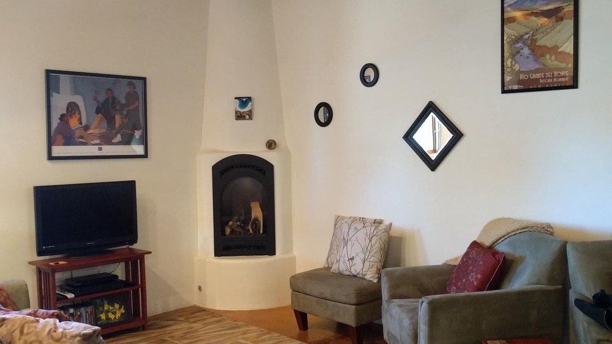 Taos Condo | EXCELLENT REVIEWS Beautiful Casa Paloma, Plaza, Hot Tub, Ski, QUIET!
