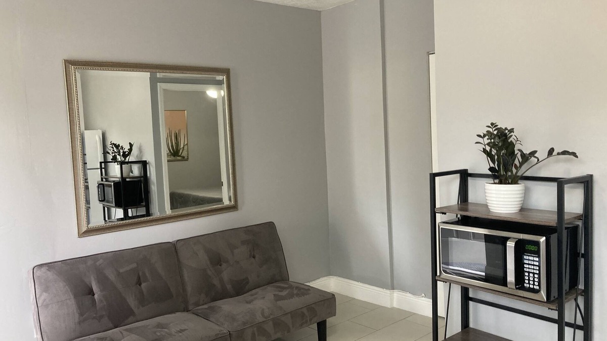 Pembroke Pines Apartment | Excellent Studio Centraly Located