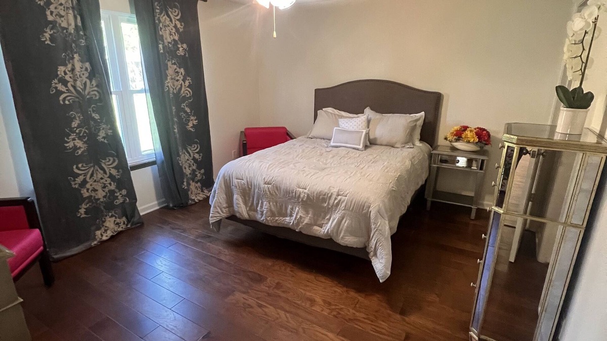 Lawrence House | Excellent three bedroom two bath condo close to KU campus