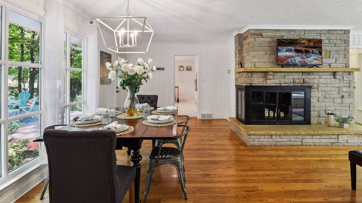 Shorewood House | Excelsior Retreat with Private Neighborhood Beach!
