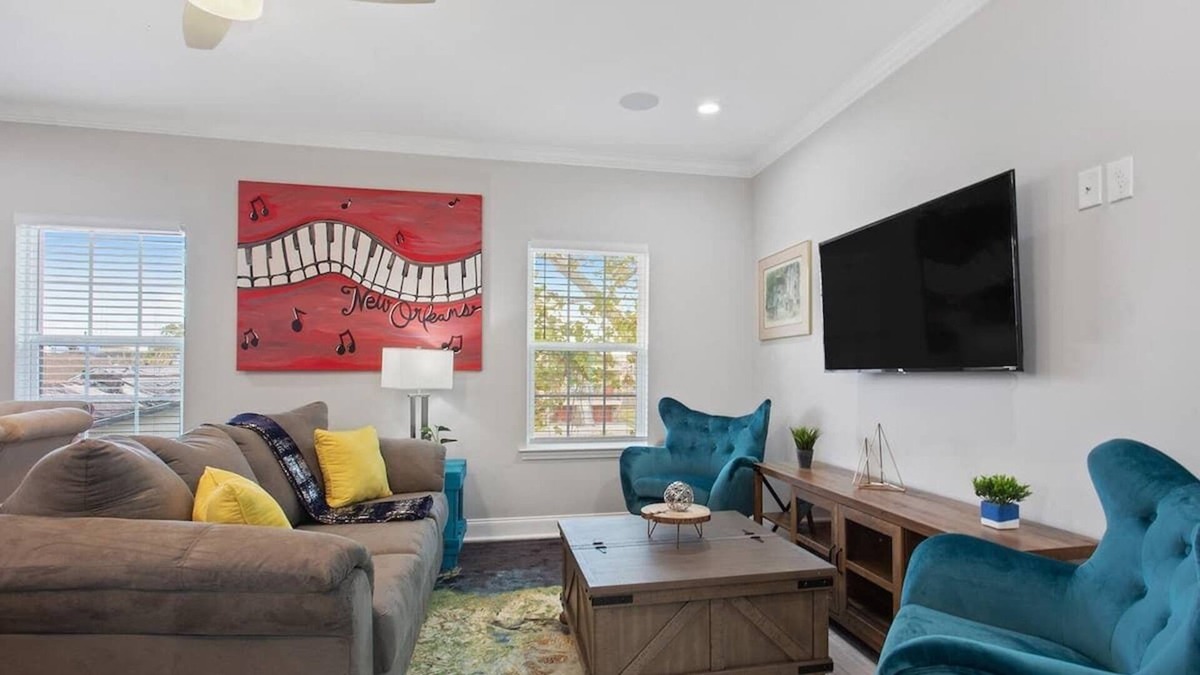 Mid-City House | Exception Up-class Living! Book Today!