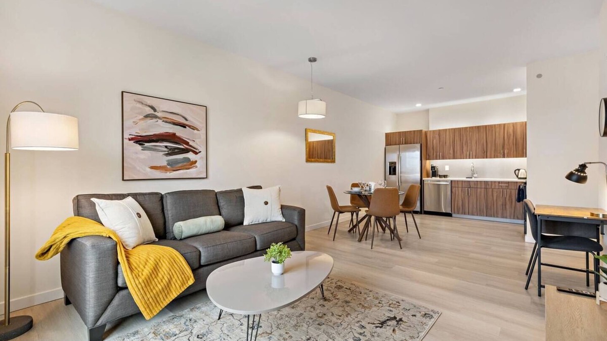 Newark Hotel | Exceptional 2BR ! Free Parking ! 30 Min to NYC !
