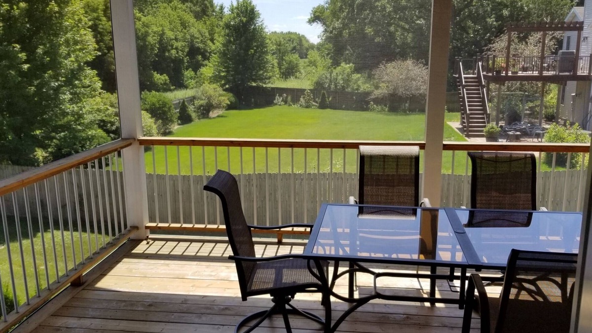 Deerfield Condo | Exceptional 4 Bed 3 Bath Hot tub next to woods -Comfortable! - 21 min to Madison