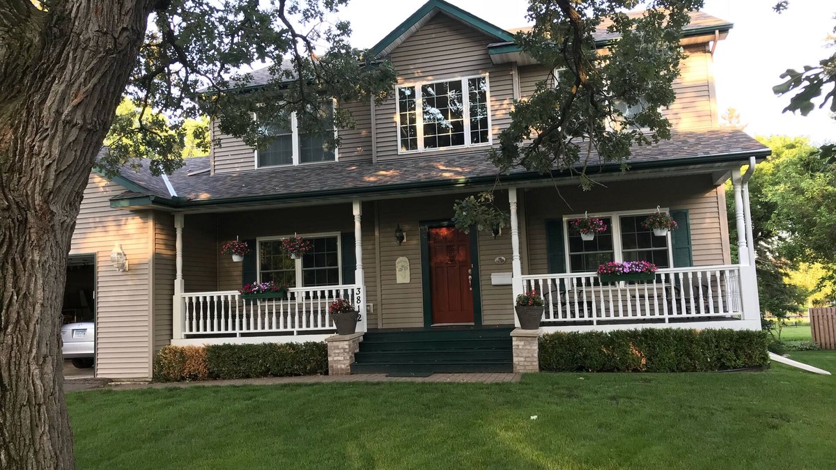 Crystal House | Exceptional 4bed/4bath home, granite and natural stone. Convenient location.