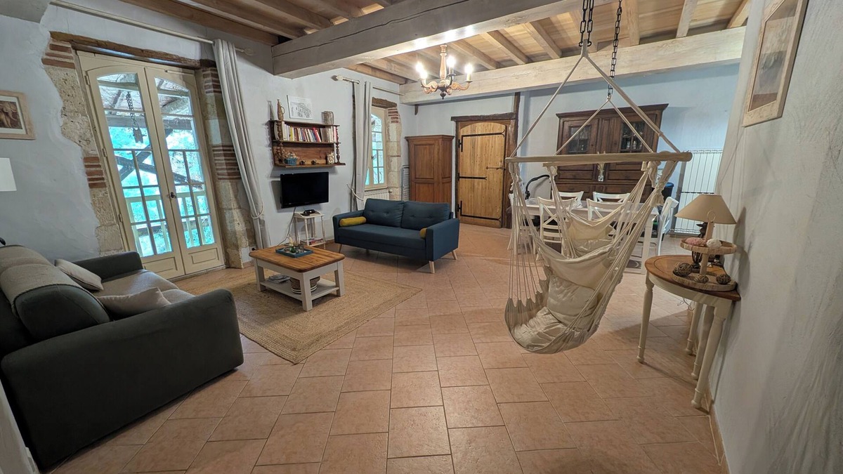 Fleurance House | Exceptional apartment in a 14th c. mill. Pets welcome!