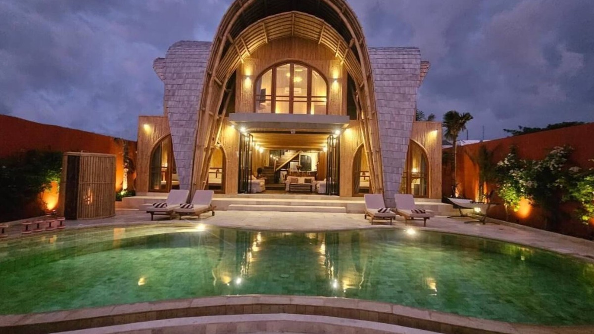 Dewi Sri Villa | Exceptional Bamboo Estate in Kuta for 12 guests