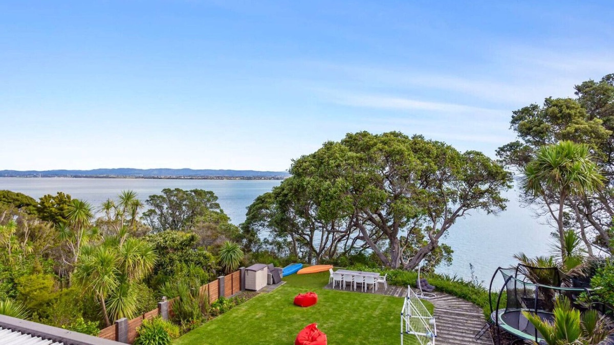 Beach Haven House | Exceptional Beach Front Home w Spa Pool & Gym