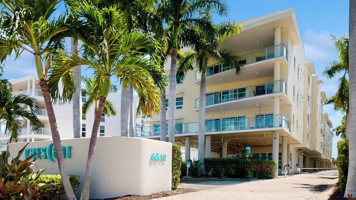Siesta Key Condo | Exceptional Beachfront condo on Crescent Beach