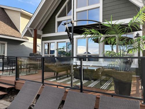 Central Okanagan House | Exceptional Boutique Cottage with Amazing View
