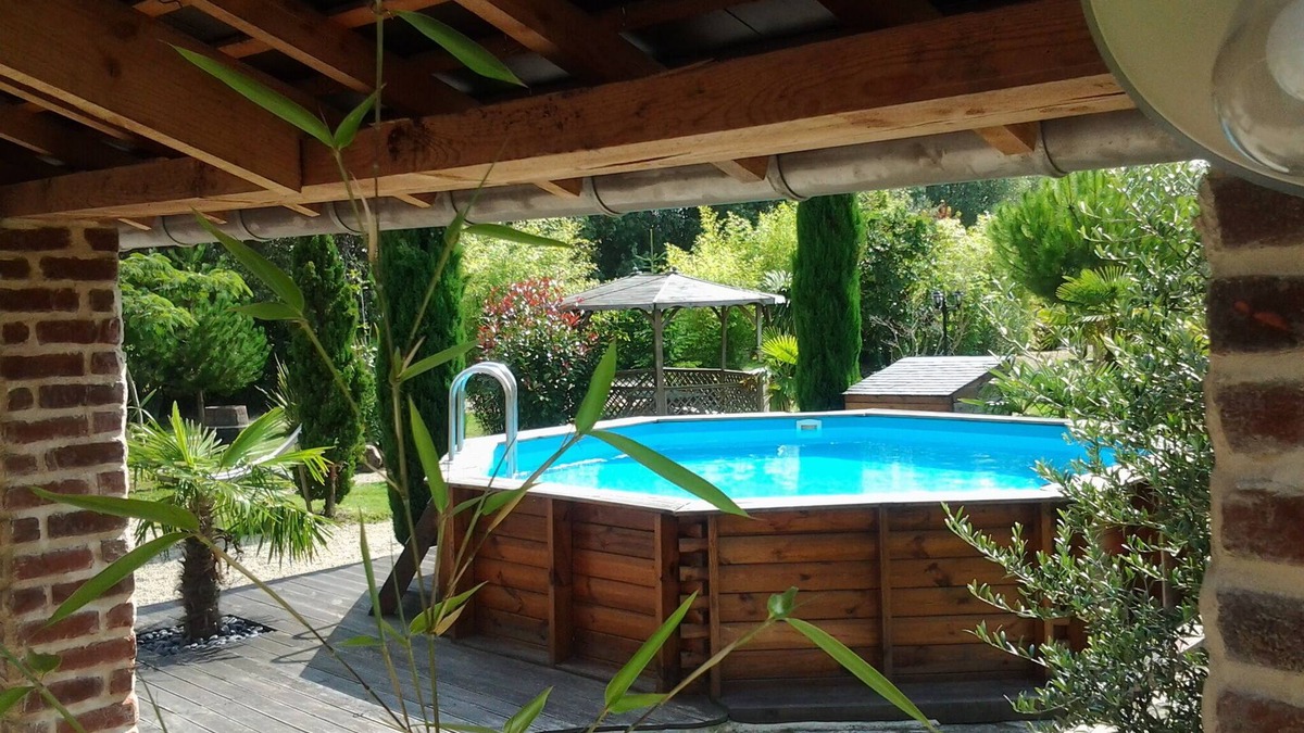 La Fresnais Cottage | Exceptional colonial-style living space with swimming pool and free parking.