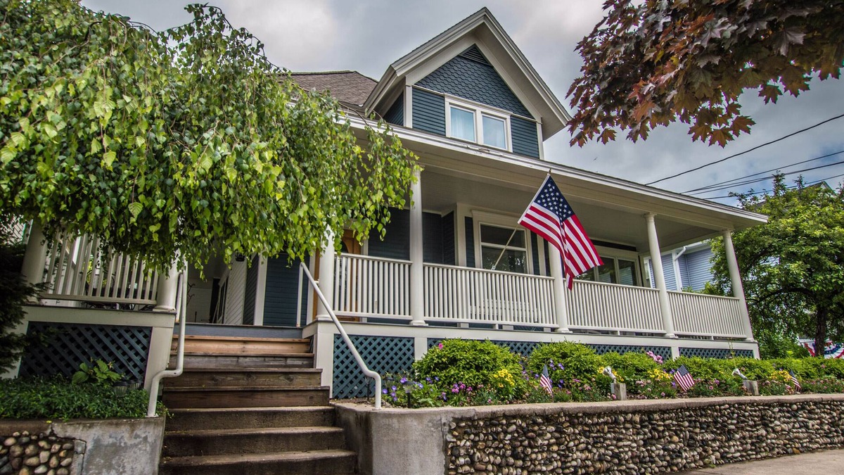 Harbor Springs House | Exceptional Downtown Main Street, Harbor Springs