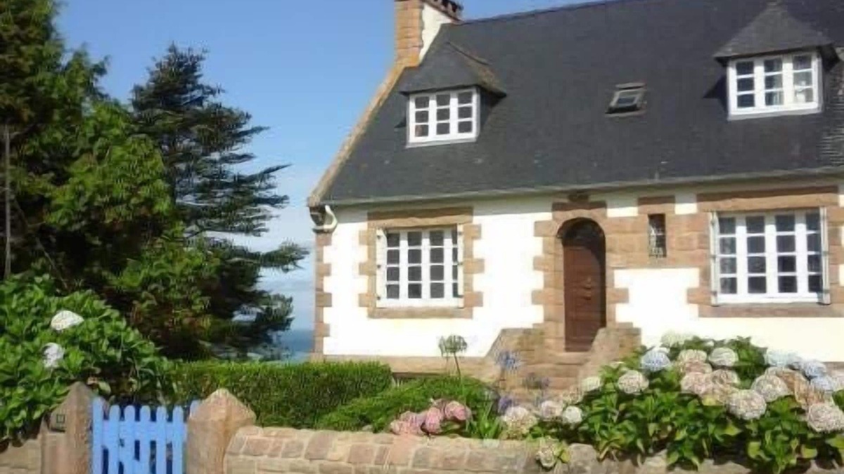 Plougrescant House | Exceptional family home with sea view, sleeps 9/10. Pink granite coast