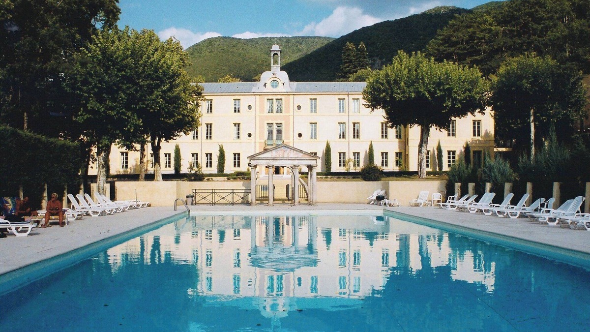 Montbrun-les-Bains Apartment | Exceptional Apartment at Château des Gipières: Private Garden, Pool, View of Mont Ventoux