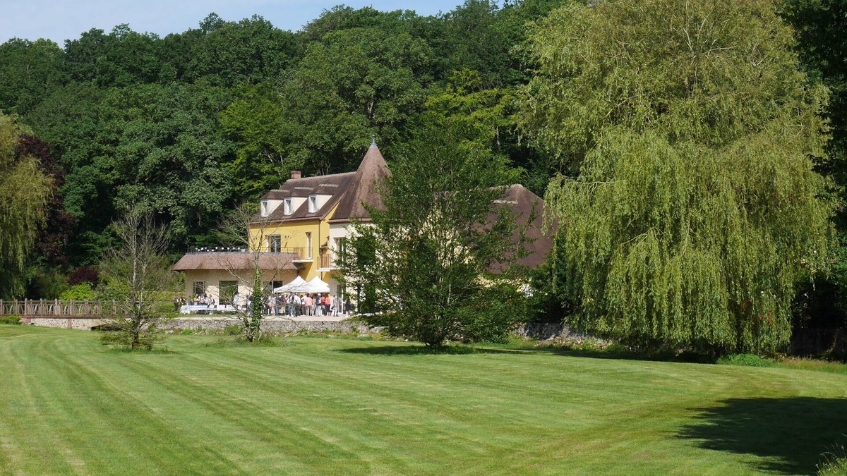 Montigny-le-Chartif Villa | Exceptional property with elegant, generous spaces on the edge of the Perche region.