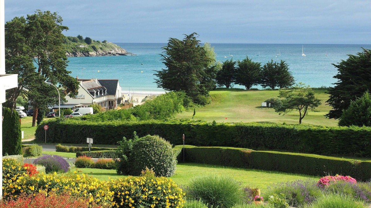 Saint-Cast-le-Guildo Apartment | Exceptional 140 m² duplex classified * facing the beach and golf course!