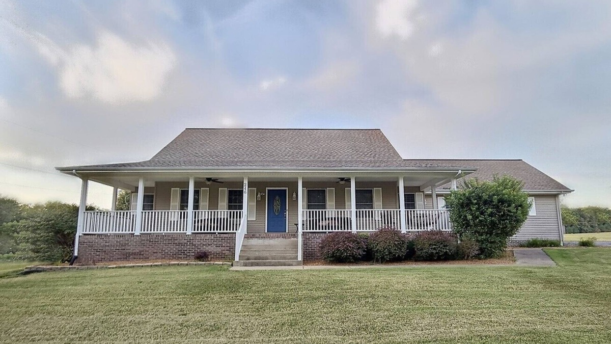 Cadiz House | Exceptional Home! Near Lake Barkley, King bed, fenced yard, extra living spaces.