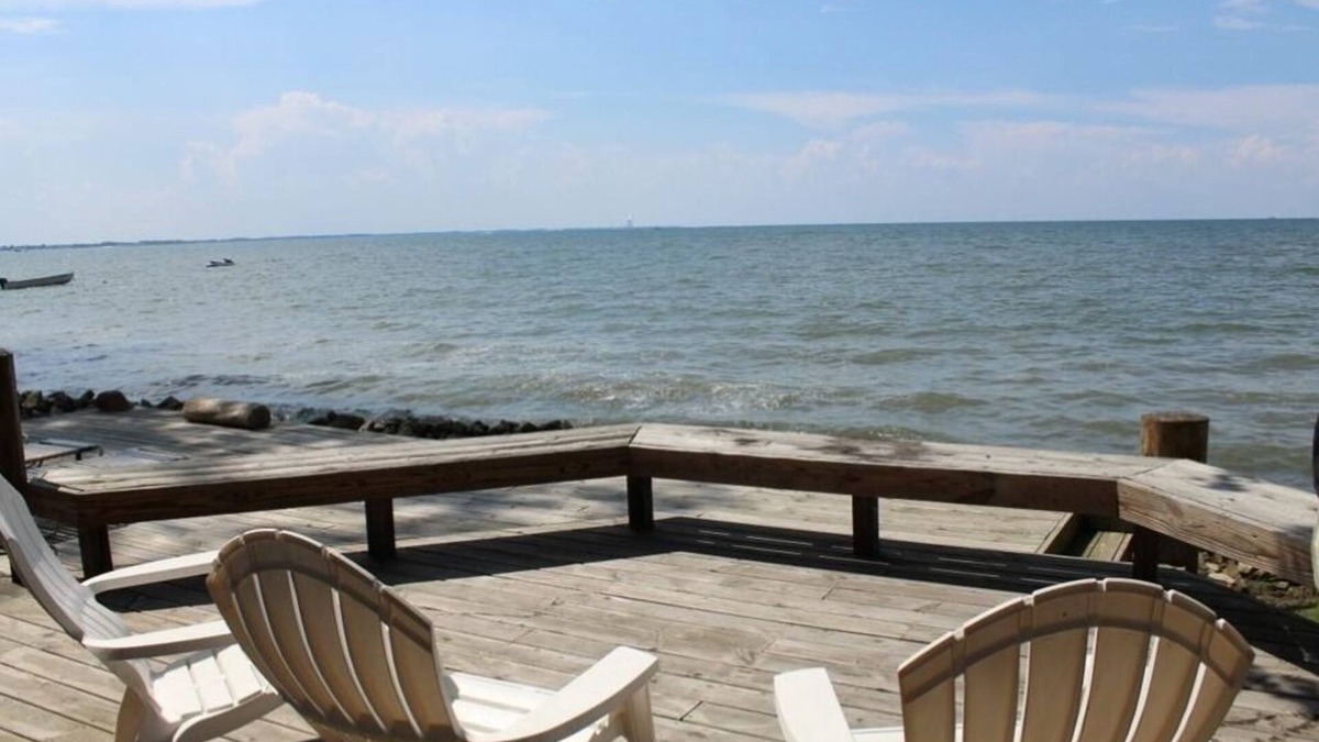 Gypsum House | Exceptional LAKE FRONT Vacation Getaway