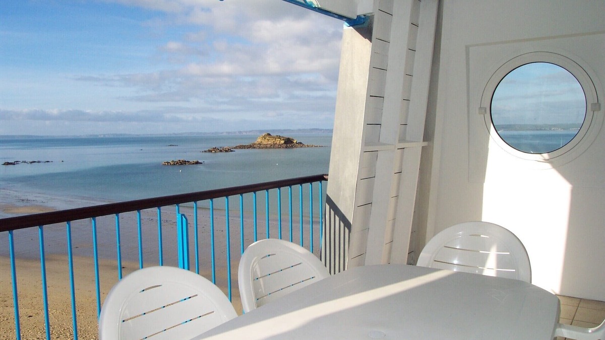 Treboul Apartment | Exceptional location for this seafront apartment