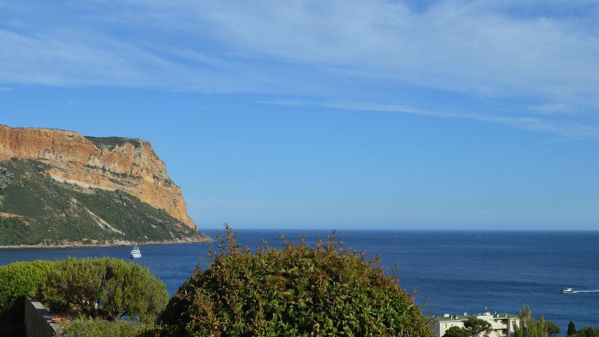 Cassis Villa | Exceptional location with breathtaking views ideal for a couple and 2 children