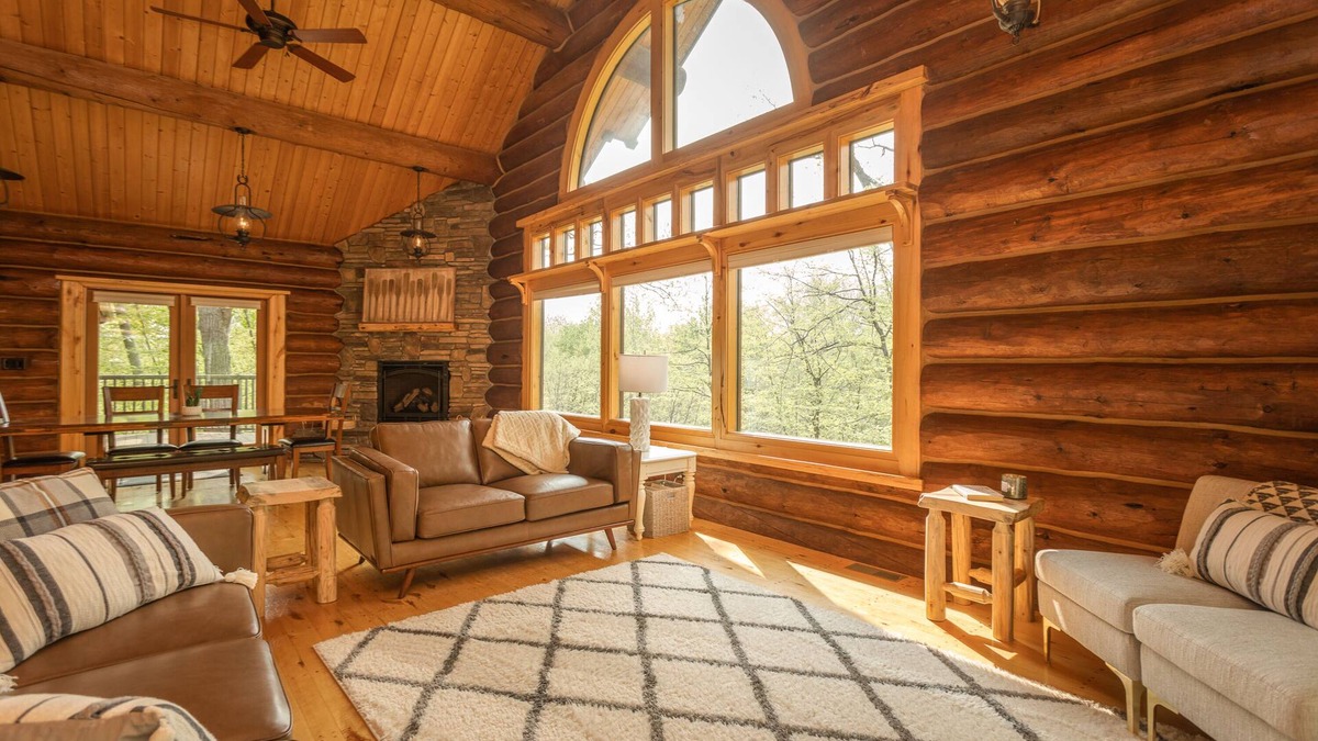 Alexandria Cabin | Exceptional Log Cabin centrally located between wonderful lakes, winery, & golf