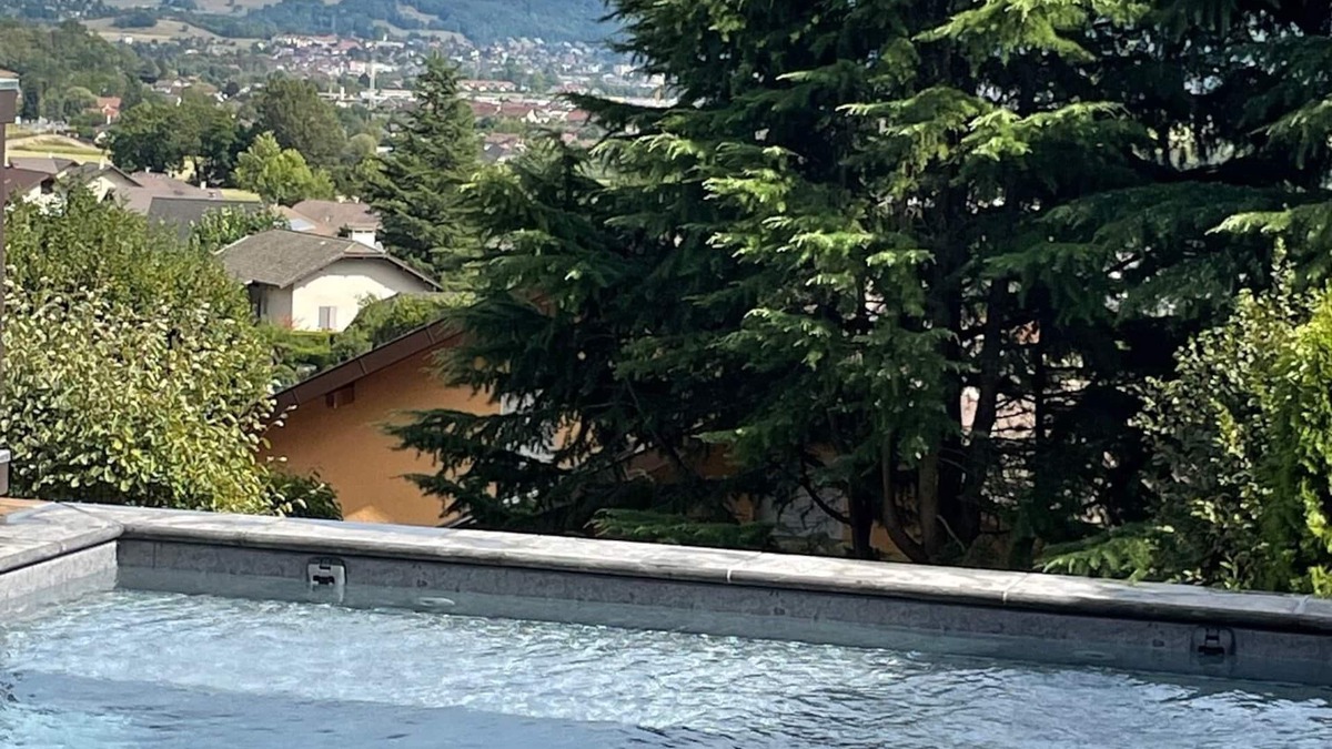 Sillingy House | Exceptional mountain view, heated swimming pool, 10 minutes from Lake Annecy