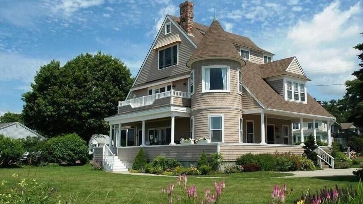 Kennebunk House | Exceptional Oceanfront House With Private Beach & Backyard