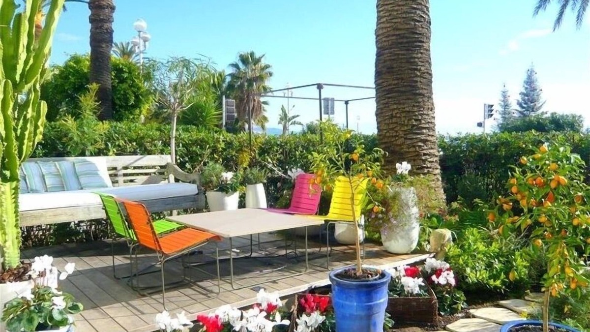 Les Baumettes Apartment | Exceptional Sea-Front design Condo, Private Garden across from Beach!