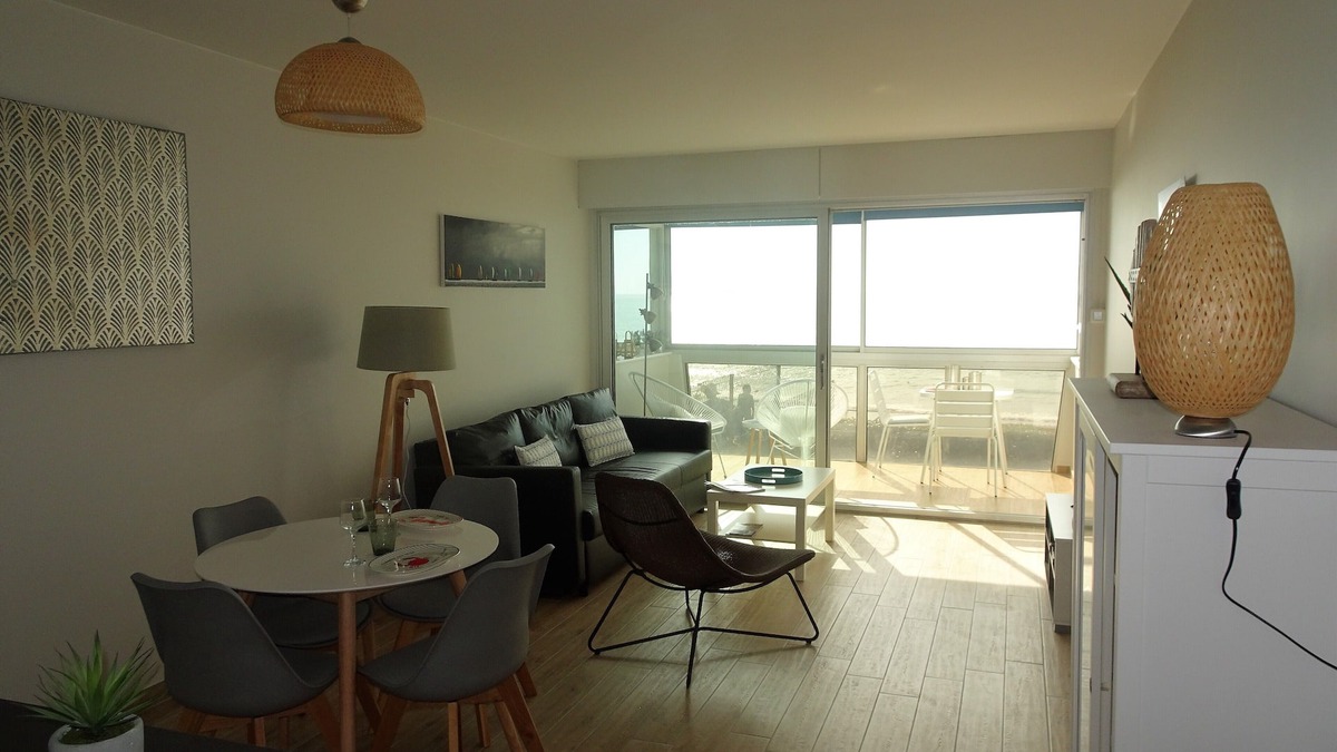 Saint-Malo Apartment | Exceptional sea view T2 - Direct beach access - Parking