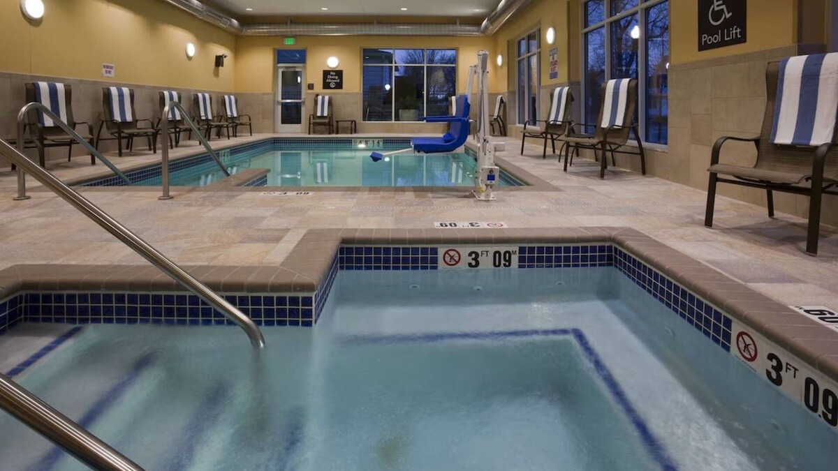 Kutzky Park Hotel | Exceptional Stays! 2 Comfortable Units, Pet-Friendly, Indoor Pool!