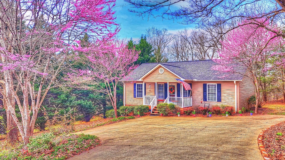 Pickens House | EXCEPTIONAL, SUPER CLEAN! IN THE FOOTHILLS OF THE BLUE RIDGE MTN.! NO ANIMALS!