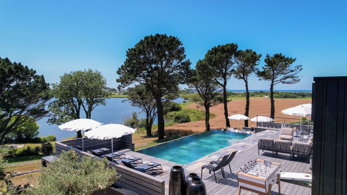 Guidel Villa | Exceptional villa with swimming pool and breathtaking view of pond and ocean