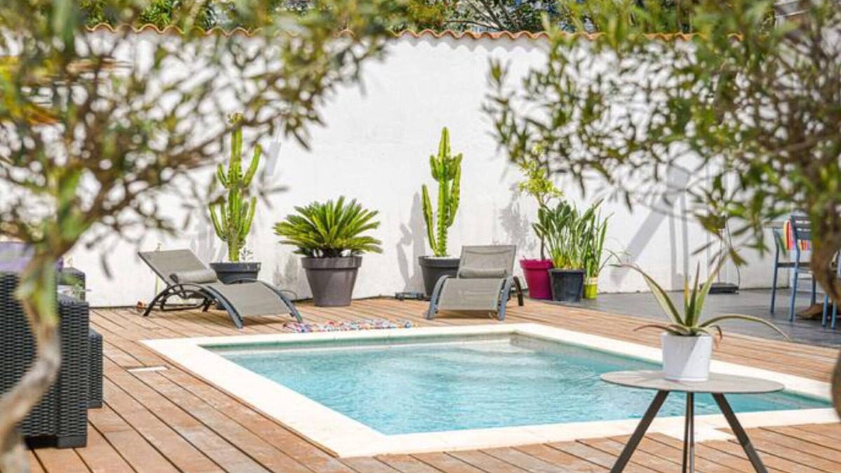 Mazargues House | Exceptionally beautiful vacation home with sunny terrace and pretty outdoor pool.