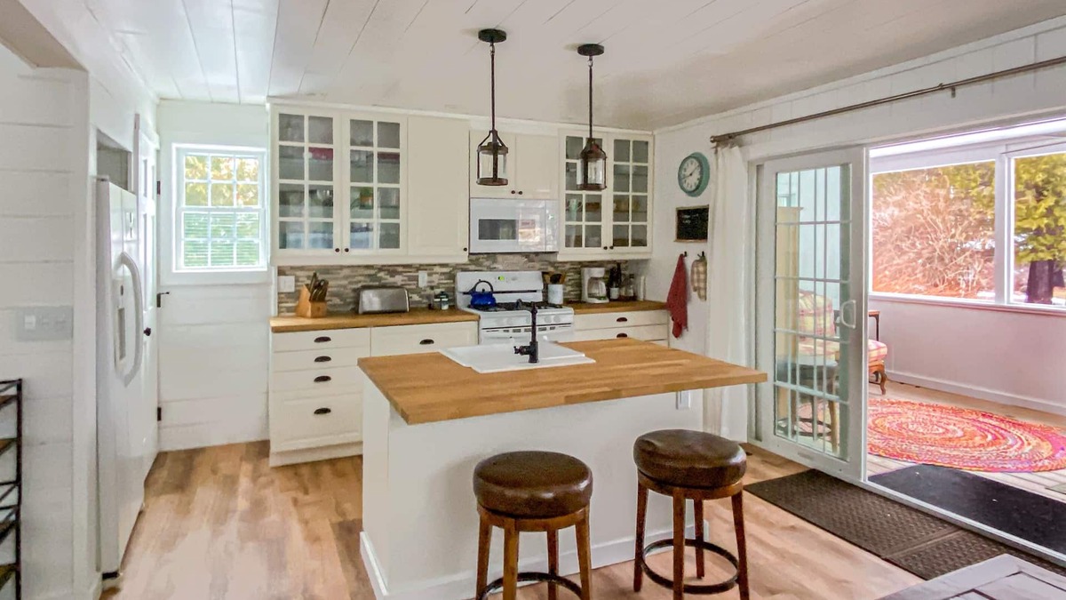 Wells House | Exceptionally clean and cute with 2 Queen Bedrooms