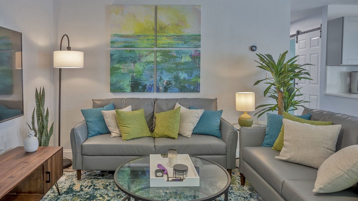 Dunedin Condo | Exceptionally Clean Comfy King Beds 1 Mi 2 Honeymoon Island Beach Pass Included