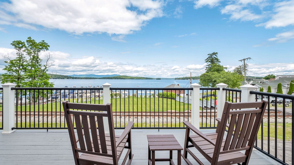 Weirs Beach House | 🌟 Exciting Lakefront Getaway Awaits – Your Ultimate Vacation Experience! 🏡🌊
